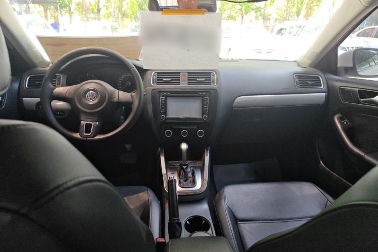 Used Volkswagen Sagitar 2014 Revised Version 1.6L Automatic Comfort Edition Interior 2