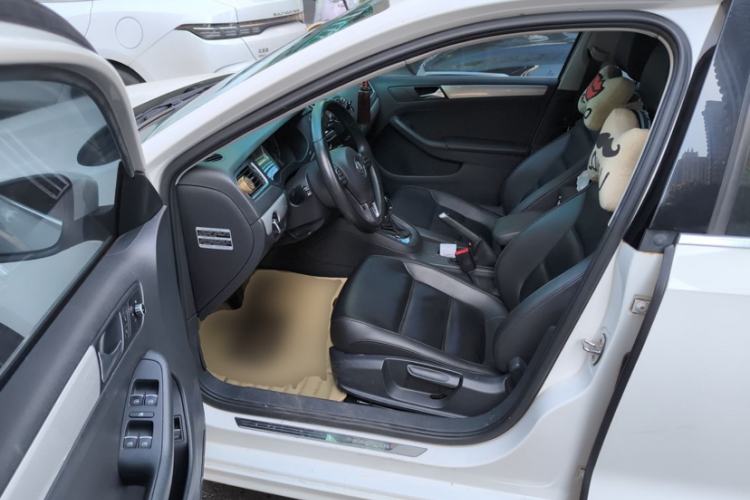 Used Volkswagen Sagitar 2014 Revised Version 1.4TSI Automatic Luxury Edition Interior 2