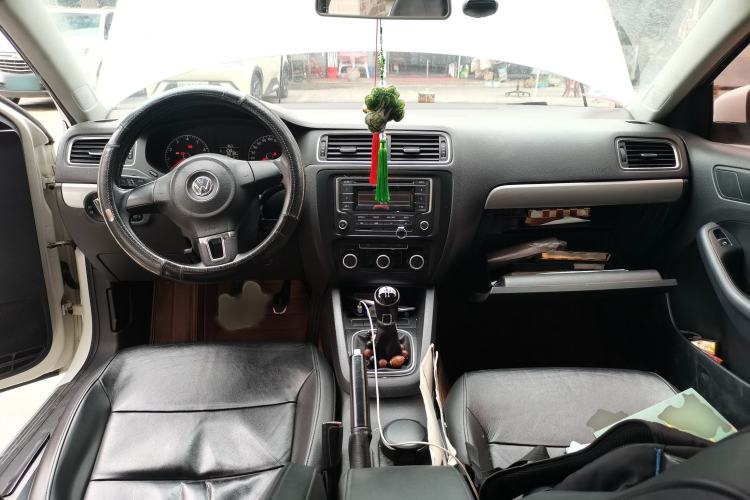 Used Volkswagen Sagitar 2014 Revised Version 1.6L Manual Comfort Edition Interior 2