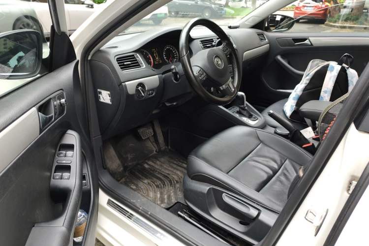 Used Volkswagen Sagitar 2014 Revised Version 1.4TSI Automatic Luxury Edition Interior 3