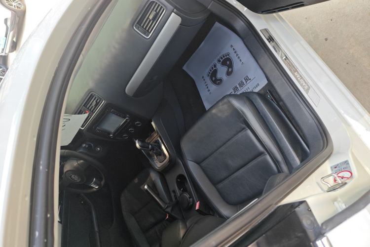 Used Volkswagen Sagitar 2014 Revised Version 1.6L Automatic Comfort Edition Interior 3
