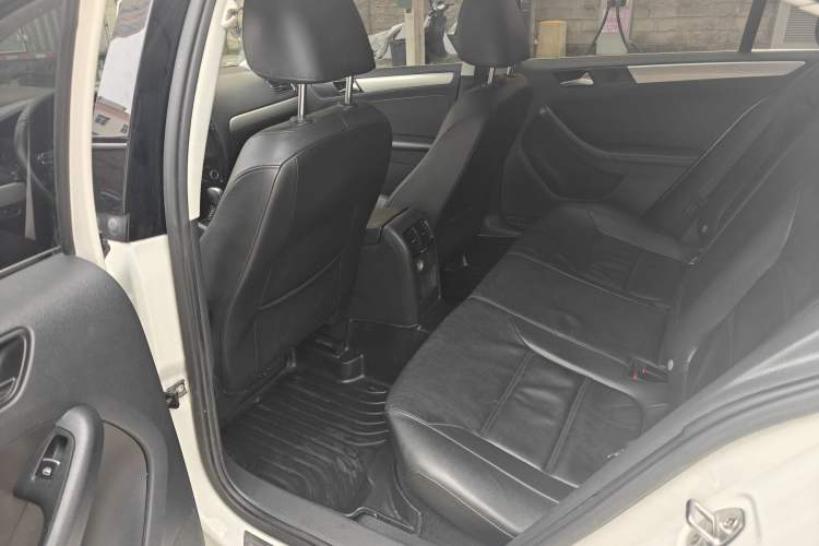 Used Volkswagen Sagitar 2014 1.4TSI Automatic Luxury Model Interior 3