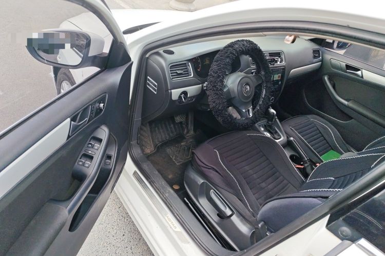 Used Volkswagen Sagitar 2014 Revised Version 1.6L Automatic Leading Edition Interior 3