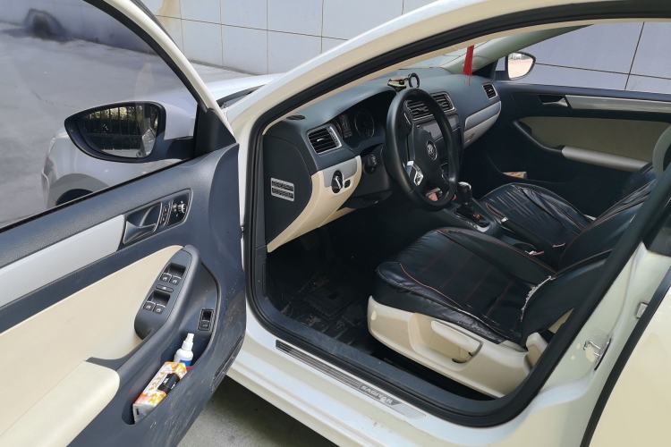 Used Volkswagen Sagitar 2014 Revised Version 1.4TSI Automatic Luxury Edition Interior 3