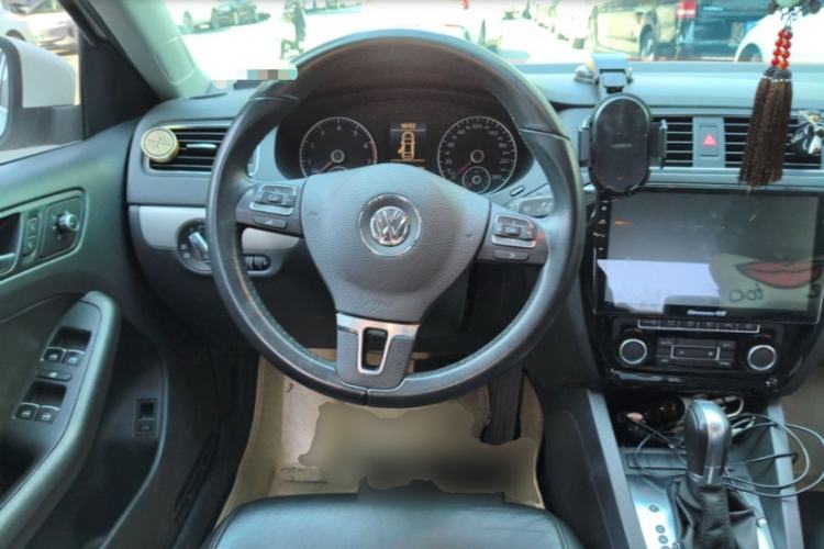Used Volkswagen Sagitar 2014 Revised Version 1.4TSI Automatic Luxury Edition Interior 3