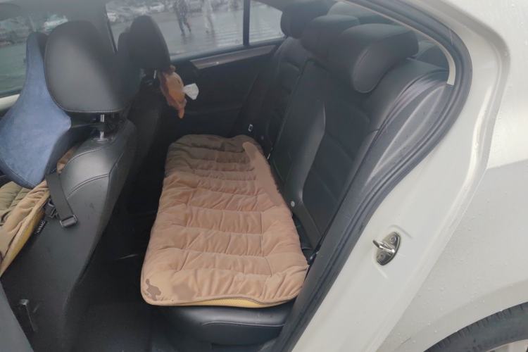 Used Volkswagen Sagitar 2014 1.6L Manual Comfort Model Interior 4