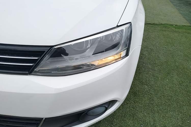 Used Volkswagen Sagitar 2014 1.6L Automatic Comfort Model Left Front Headlight