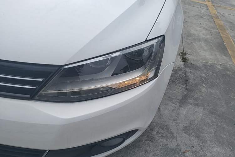 Used Volkswagen Sagitar 2014 1.6L Automatic Comfort Model Left Front Headlight