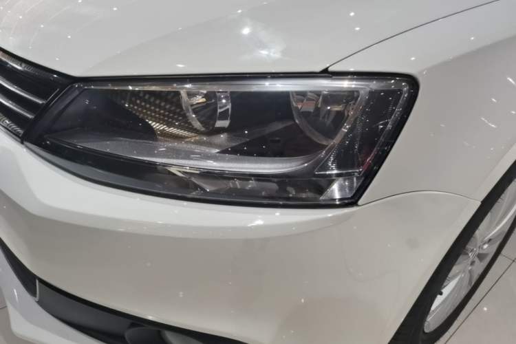 Used Volkswagen Sagitar 2014 Revised Version 1.6L Automatic Leading Edition Left Front Headlight
