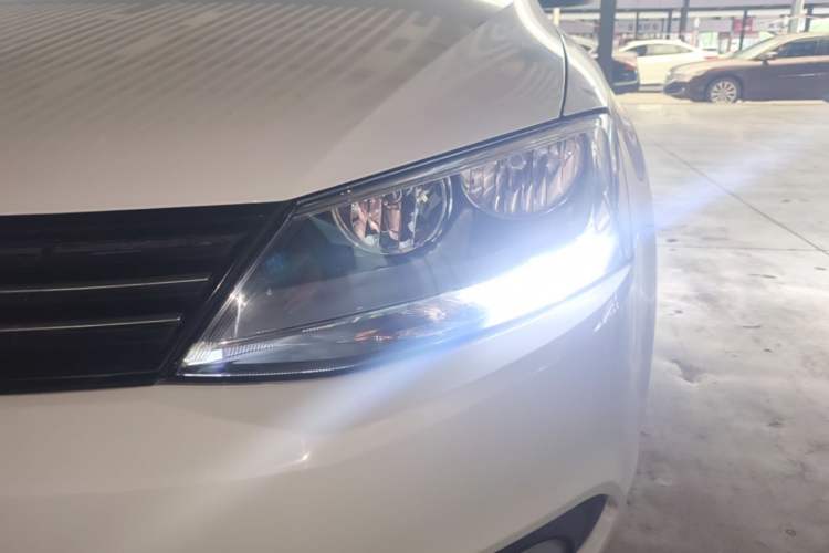 Used Volkswagen Sagitar 2014 1.6L Automatic Comfort Model Left Front Headlight