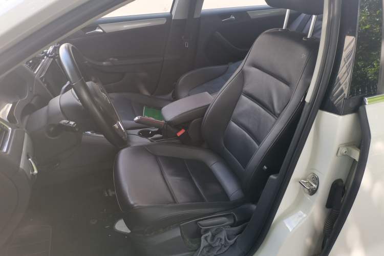 Used Volkswagen Sagitar 2014 Revised Version 1.4TSI Automatic Luxury Edition Left Front Seat