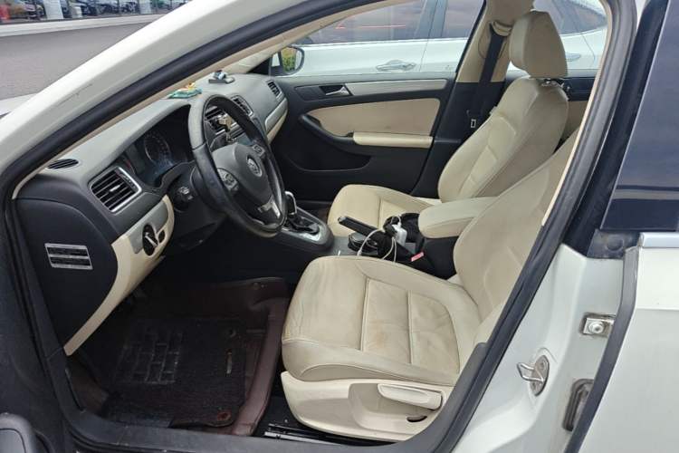 Used Volkswagen Sagitar 2014 1.4TSI Automatic Luxury Model Left Front Seat