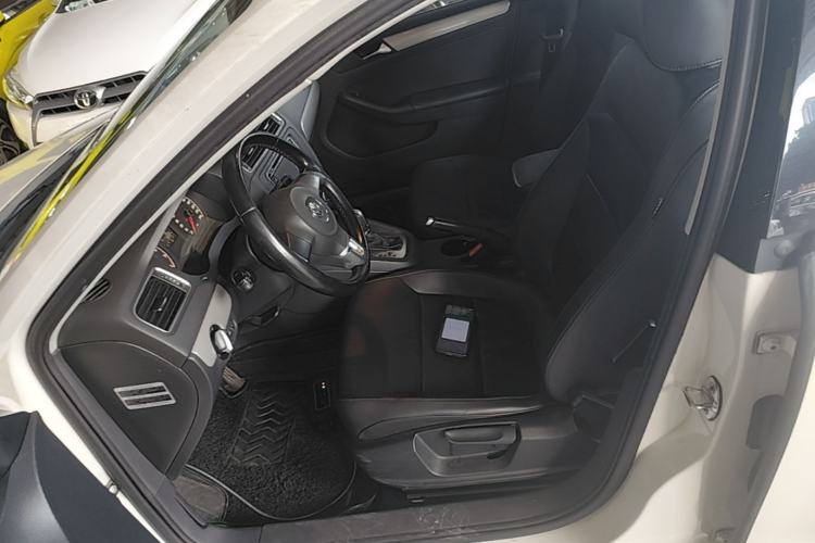 Used Volkswagen Sagitar 2014 Revised Version 1.6L Automatic Comfort Edition Left Front Seat