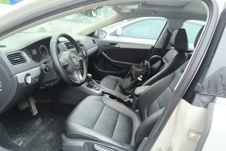 Used Volkswagen Sagitar 2014 Revised Version 1.6L Automatic Comfort Edition Left Front Seat