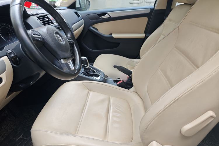 Used Volkswagen Sagitar 2014 Revised Version 1.4TSI Automatic Luxury Edition Left Front Seat