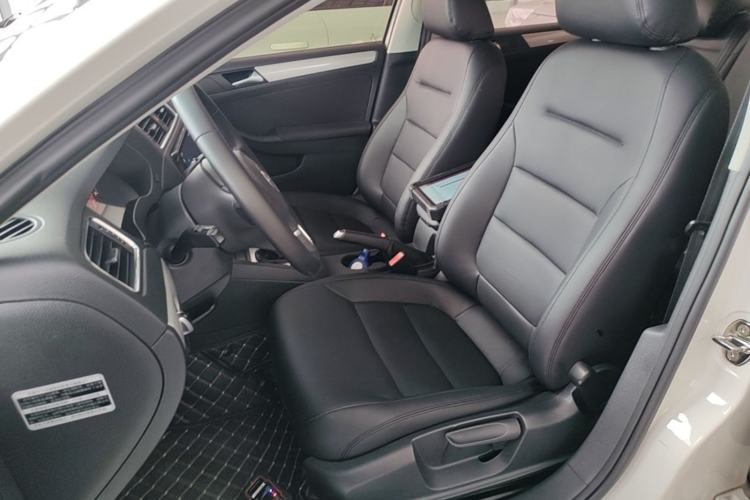 Used Volkswagen Sagitar 2014 Revised Version 1.6L Automatic Comfort Edition Left Front Seat