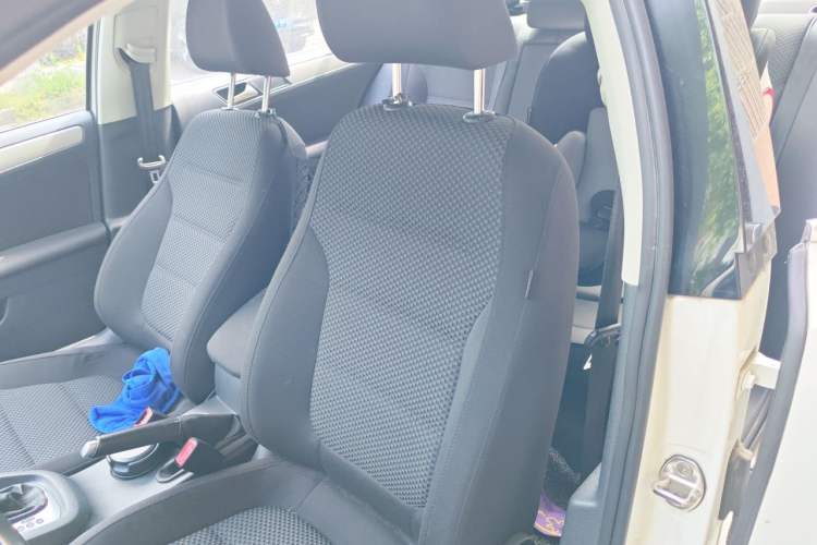 Used Volkswagen Sagitar 2014 Revised Version 1.6L Automatic Comfort Edition Left Front Seat