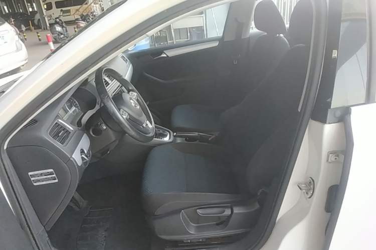 Used Volkswagen Sagitar 2014 Revised 1.4TSI BlueMotion Edition Left Front Seat