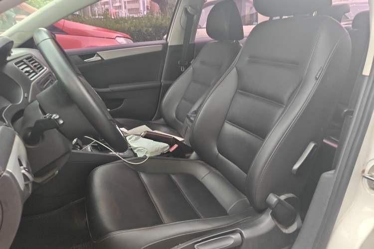 Used Volkswagen Sagitar 2014 1.4TSI Automatic Fashion Edition Left Front Seat