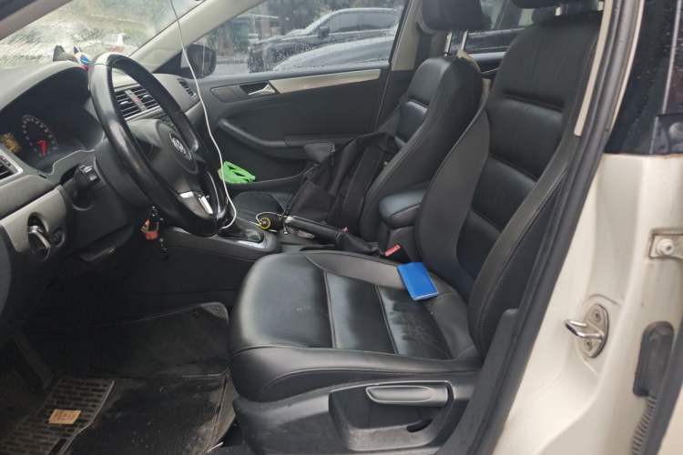 Used Volkswagen Sagitar 2014 1.6L Automatic Comfort Model Left Front Seat