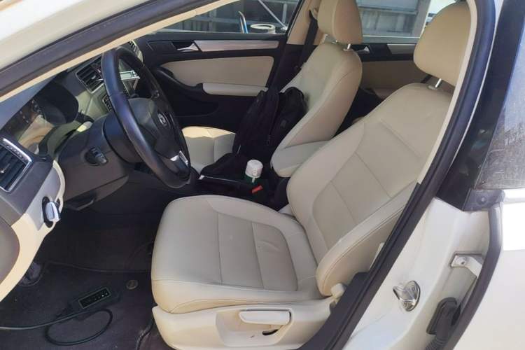 Used Volkswagen Sagitar 2014 Revised Version 1.6L Automatic Comfort Edition Left Front Seat
