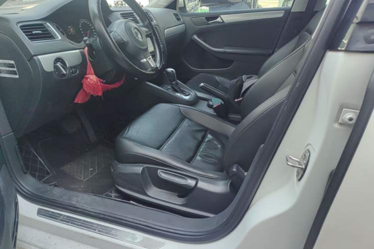 Used Volkswagen Sagitar 2014 1.6L Automatic Comfort Model Left Front Seat