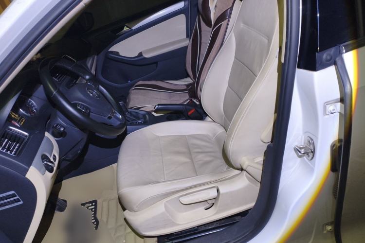 Used Volkswagen Sagitar 2014 Revised Version 1.4TSI Automatic Luxury Edition Left Front Seat