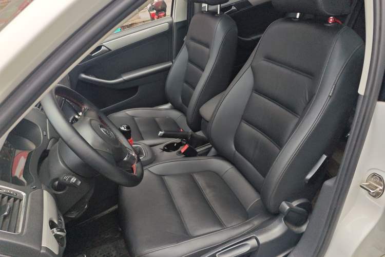 Used Volkswagen Sagitar 2014 Revised Version 1.6L Manual Comfort Edition Left Front Seat
