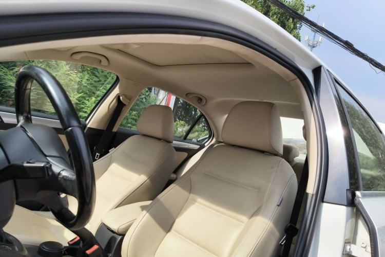 Used Volkswagen Sagitar 2014 1.6L Automatic Comfort Model Left Front Seat