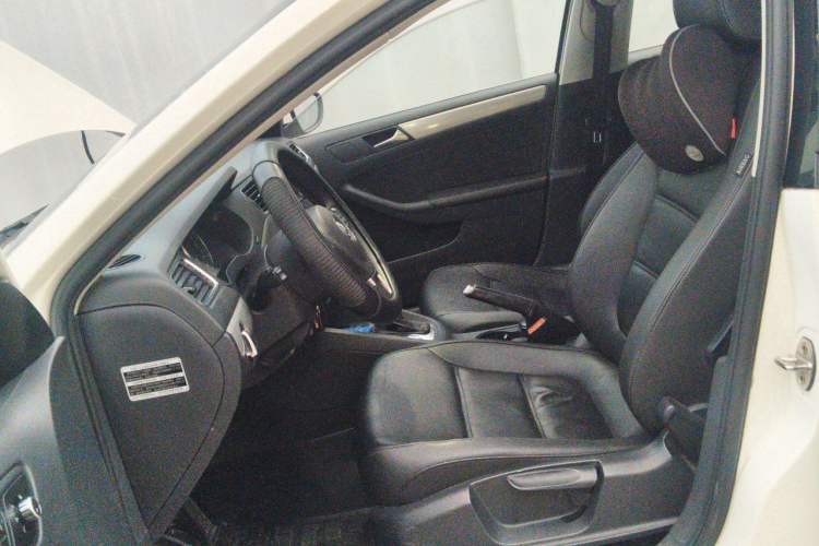 Used Volkswagen Sagitar 2014 1.4TSI Automatic Luxury Model Left Front Seat