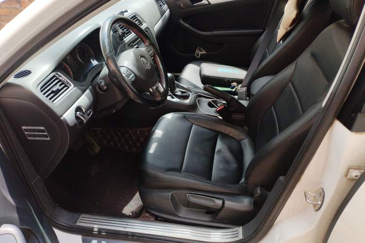 Used Volkswagen Sagitar 2014 Revised 1.4TSI BlueMotion Edition Left Front Seat
