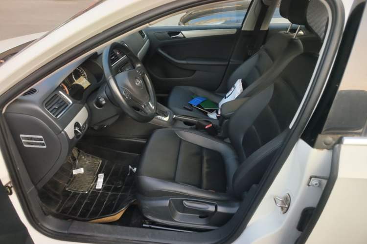 Used Volkswagen Sagitar 2014 1.4TSI Automatic Luxury Model Left Front Seat