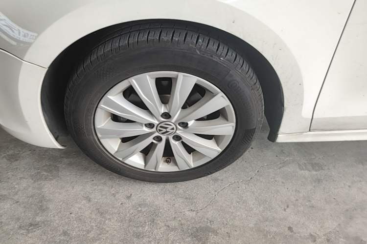 Used Volkswagen Sagitar 2014 Revised Version 1.6L Automatic Comfort Edition Left Front Wheel Hub