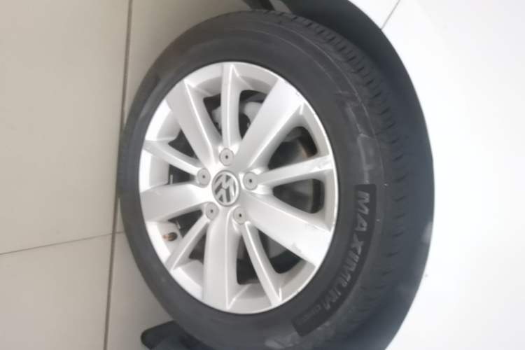 Used Volkswagen Sagitar 2014 Revised Version 1.4TSI Automatic Fashion Edition Left Front Wheel Hub