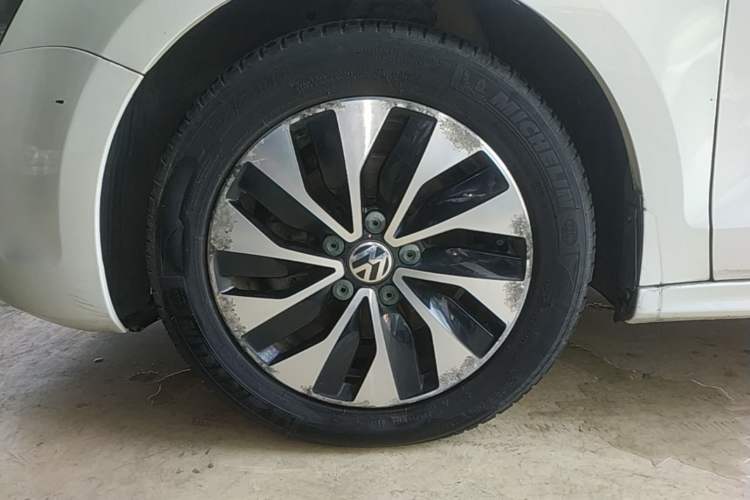 Used Volkswagen Sagitar 2014 Revised 1.4TSI BlueMotion Edition Left Front Wheel Hub