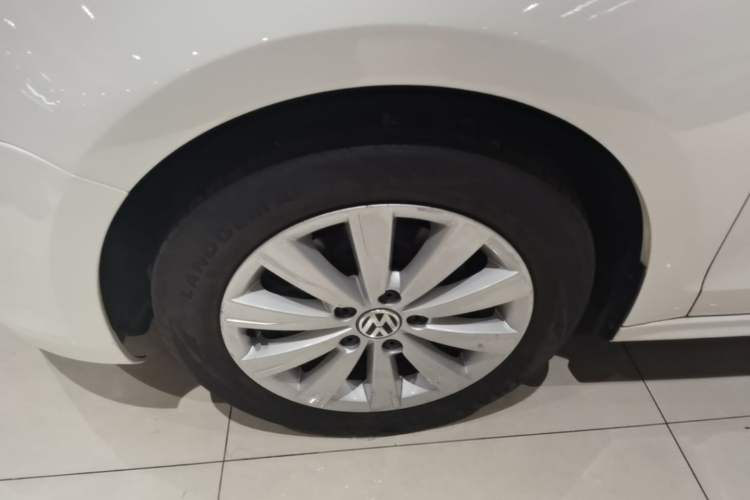 Used Volkswagen Sagitar 2014 Revised Version 1.6L Automatic Leading Edition Left Front Wheel Hub