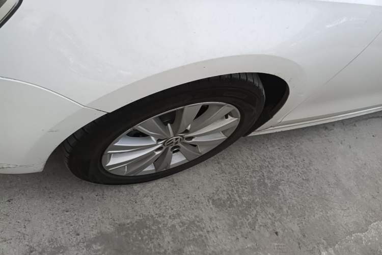 Used Volkswagen Sagitar 2014 Revised Version 1.6L Automatic Leading Edition Left Front Wheel Hub