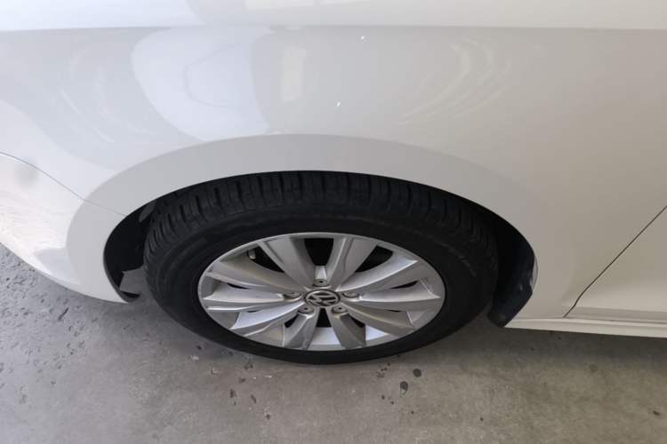 Used Volkswagen Sagitar 2014 Revised Version 1.4TSI Automatic Luxury Edition Left Front Wheel Hub