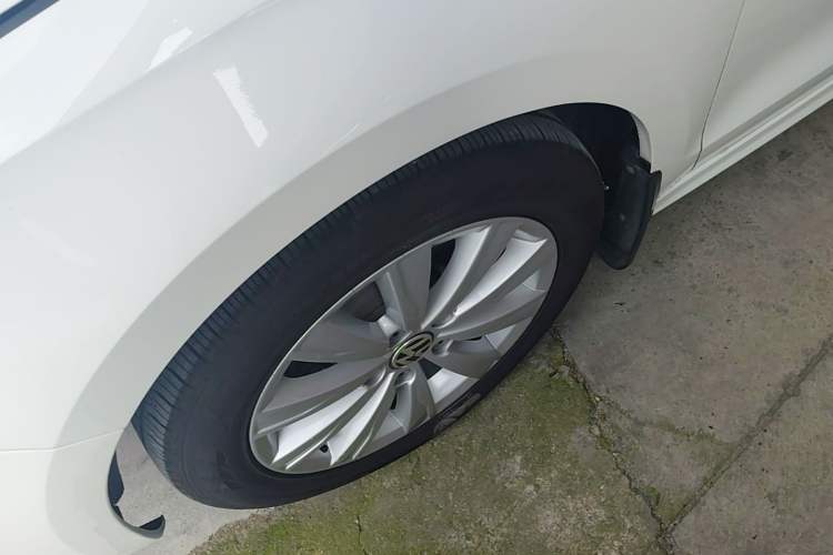 Used Volkswagen Sagitar 2014 Revised Version 1.6L Automatic Comfort Edition Left Front Wheel Hub