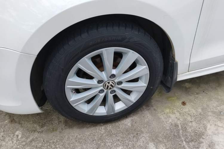 Used Volkswagen Sagitar 2014 Revised Version 1.6L Automatic Leading Edition Left Front Wheel Hub