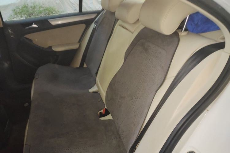 Used Volkswagen Sagitar 2014 Revised Version 1.6L Automatic Comfort Edition Left Rear Seat