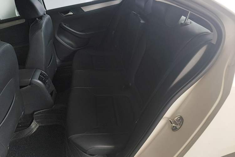Used Volkswagen Sagitar 2014 Revised Version 1.6L Automatic Comfort Edition Left Rear Seat