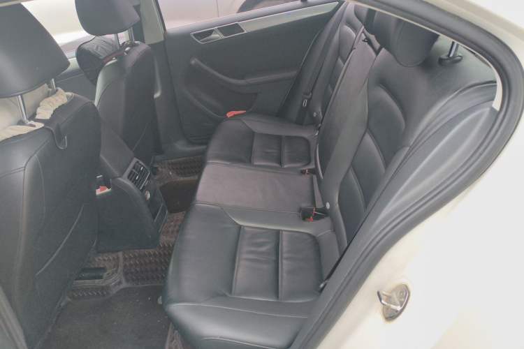 Used Volkswagen Sagitar 2014 Revised Version 1.6L Automatic Comfort Edition Left Rear Seat