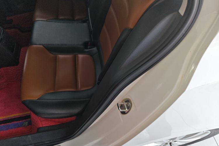 Used Volkswagen Sagitar 2014 Revised Version 1.6L Automatic Comfort Edition Left Rear Seat