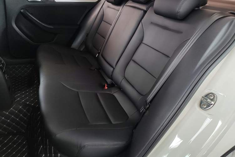 Used Volkswagen Sagitar 2014 Revised Version 1.6L Automatic Comfort Edition Left Rear Seat