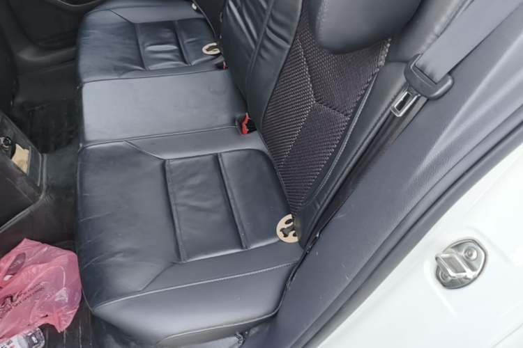 Used Volkswagen Sagitar 2014 Revised Version 1.6L Automatic Comfort Edition Left Rear Seat