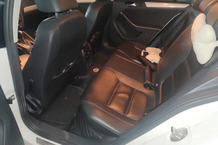 Used Volkswagen Sagitar 2014 Revised Version 1.6L Automatic Comfort Edition Left Rear Seat