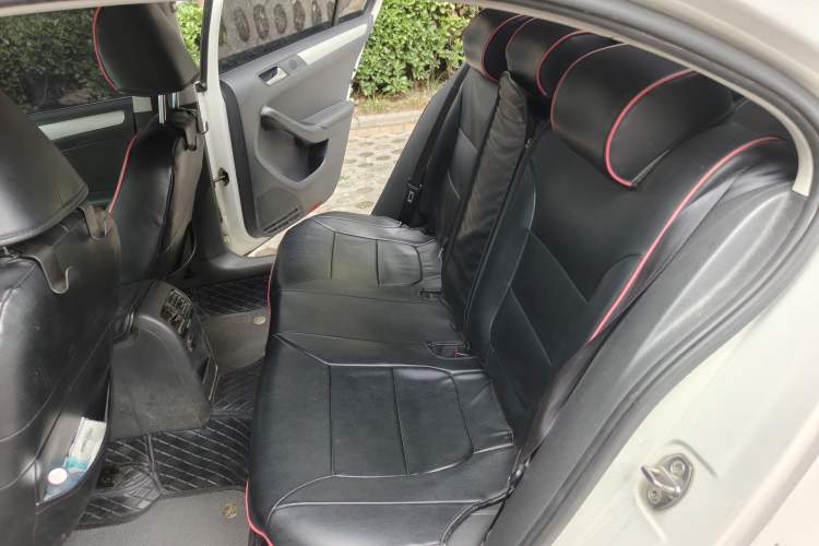 Used Volkswagen Sagitar 2014 Revised Version 1.6L Manual Comfort Edition Left Rear Seat