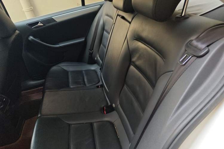 Used Volkswagen Sagitar 2014 1.6L Manual Comfort Model Left Rear Seat