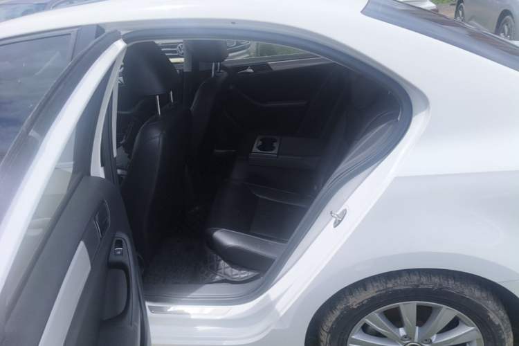 Used Volkswagen Sagitar 2014 Revised Version 1.4TSI Automatic Luxury Edition Left Rear Seat